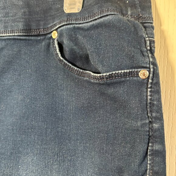 Gloria Vanderbilt Capri Dark Denim, Pull-on, Size 14, metal studs - Picture 2 of 7